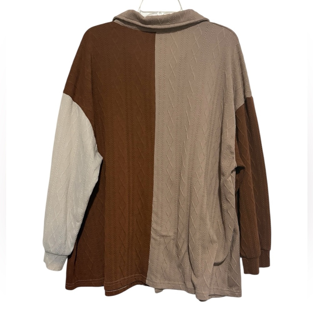 Colorblock Button-Up Top - Picture 2 of 2